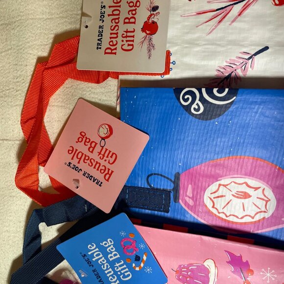 NWT! Set of 3: Trader Joe's Reusable Holiday Gift Bag Set - Picture 8 of 11